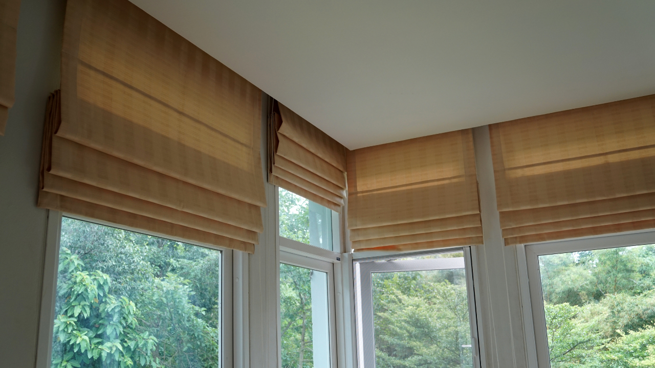 Elevate Your Home’s Aesthetic with Roman Blinds: A Stylish Window Treatment Guide