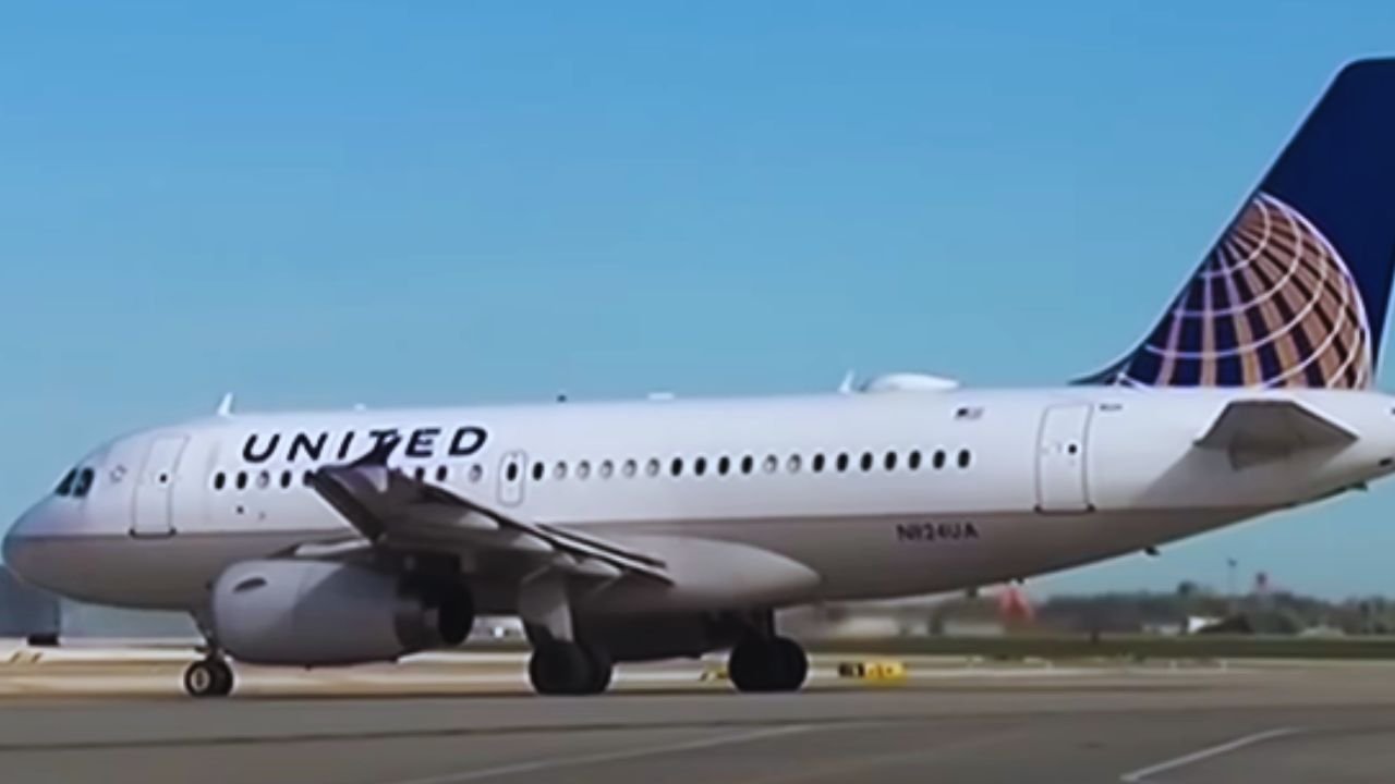 24 Passengers Aboard United Airlines Flight Fall Ill After Cruise: What Went Wrong?