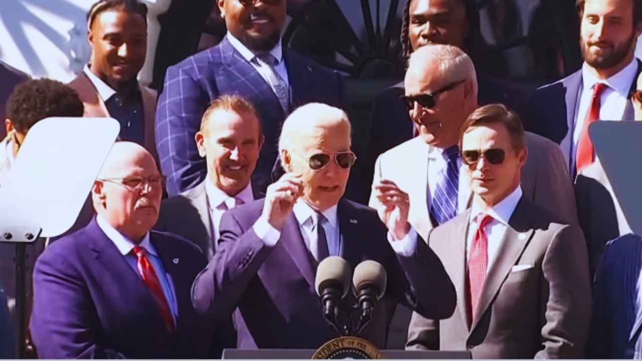 “Biden Welcomes Chiefs: Controversial Celebration of Back-to-Back Super Bowl Victories”